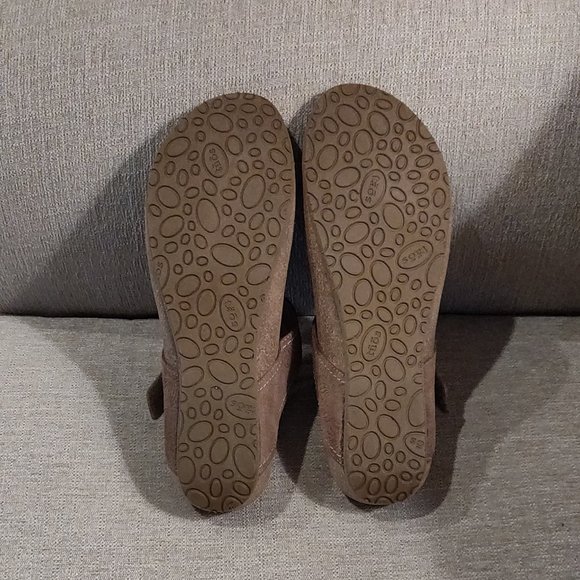 Taos Footwear Brown Sandals - Picture 6 of 8